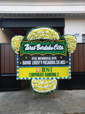Papan Bunga Duka di Cipayung